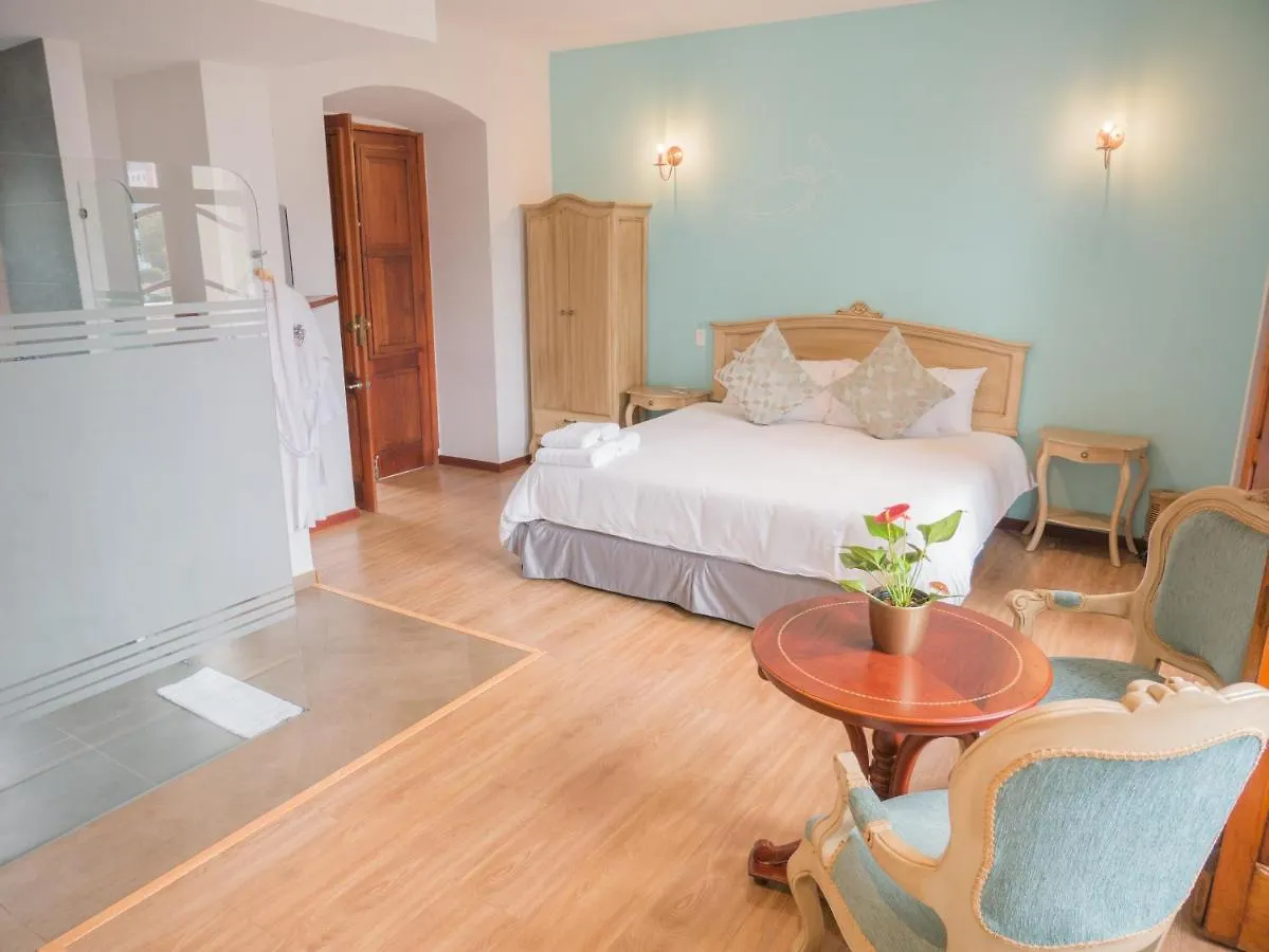 Casona 1914 Quito - Gothic Cathedral View Rooftop Bed & Breakfast